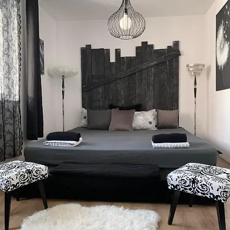Emotions - Black Apartament